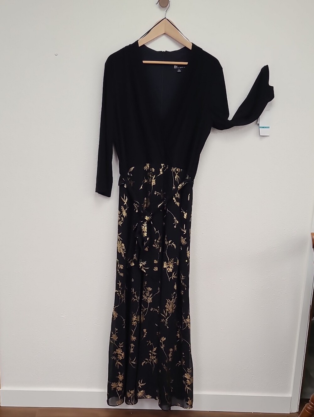 Black & Gold Floral Stretch Top Dress. Size 16